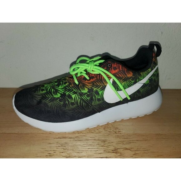 Nike RosheRun Running Shoes Size 6.5Y 677782-800 Black Green Lace Up - Picture 1 of 5